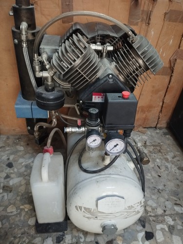 Compressore secco con - a,